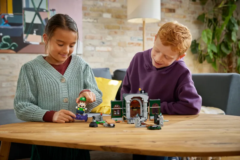 Luigi's Mansion Entryway Expansion Set